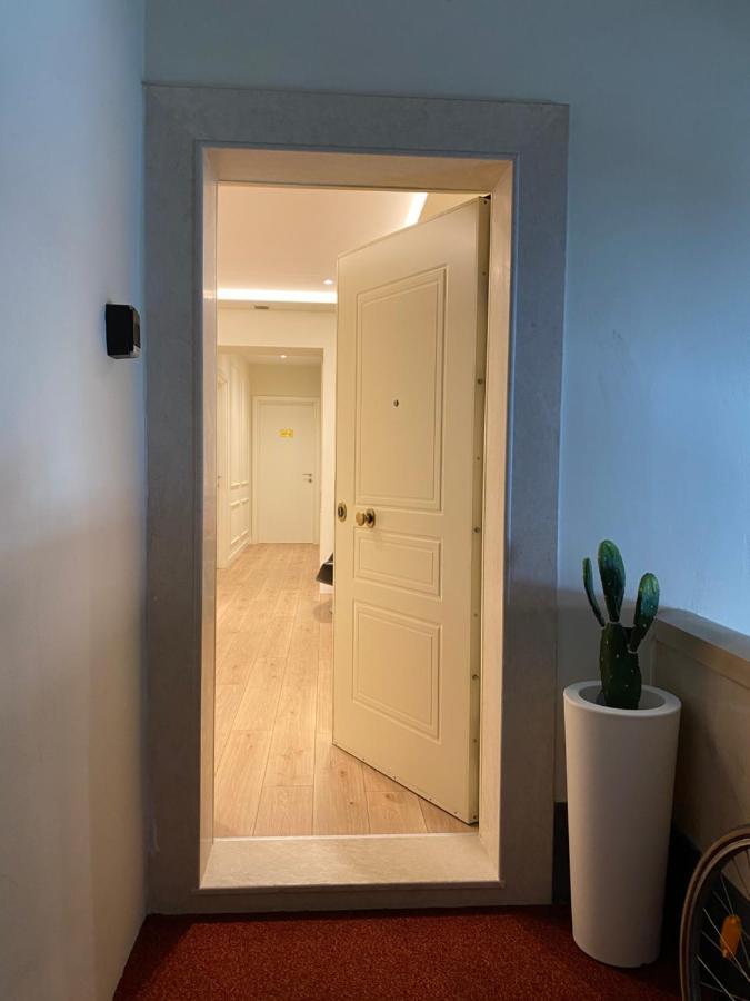 Living Studio Apartments 티라나 외부 사진